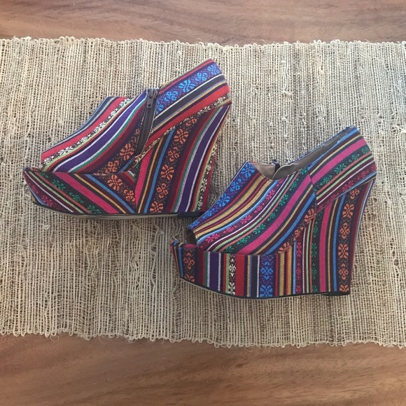 Steve Madden Shoes - Steve Madden Baja Platform Wedges!